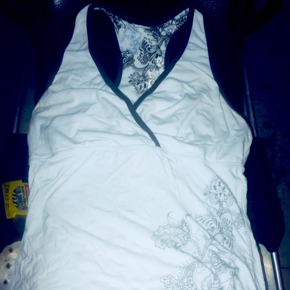 Sz Medium blue criss cross tank w graphic